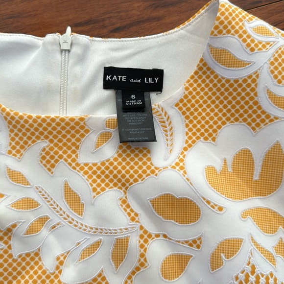 Beautiful knee length dress - Picture 2 of 3